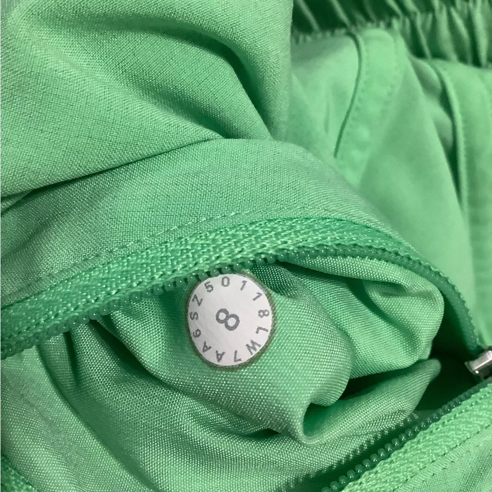 Lululemon Women’s tracker shorts Size 8 - Picture 5 of 5